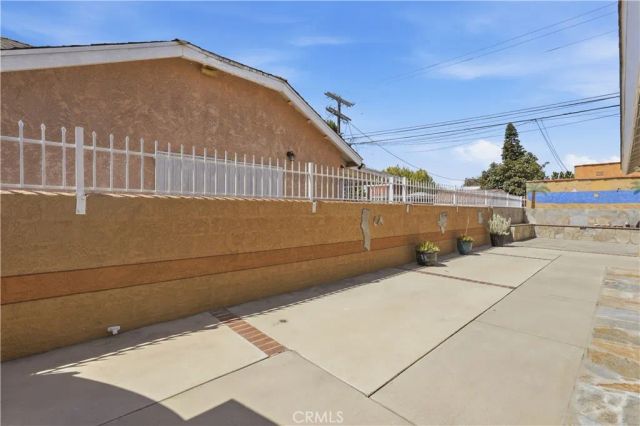 6031 S Van Ness, Los Angeles, CA 90047
