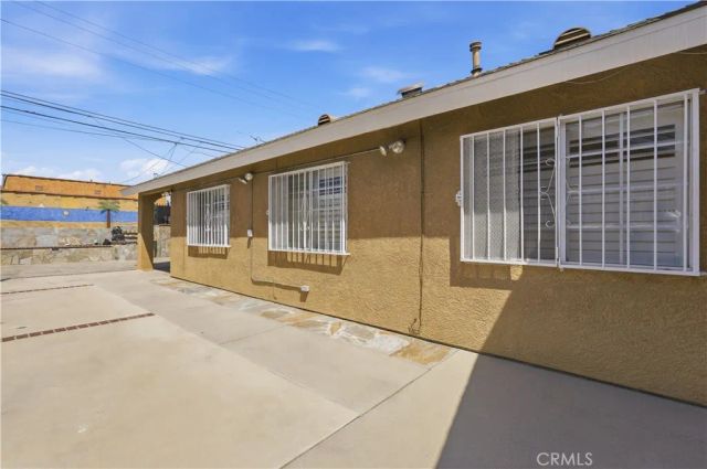 6031 S Van Ness, Los Angeles, CA 90047