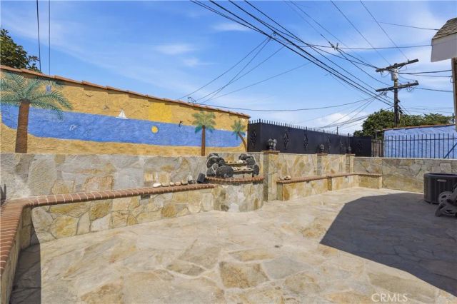 6031 S Van Ness, Los Angeles, CA 90047