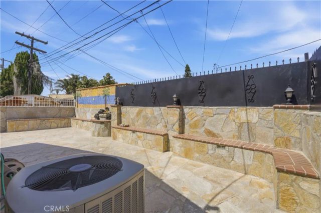 6031 S Van Ness, Los Angeles, CA 90047