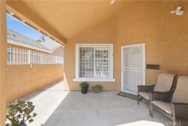 6031 S Van Ness, Los Angeles, CA 90047