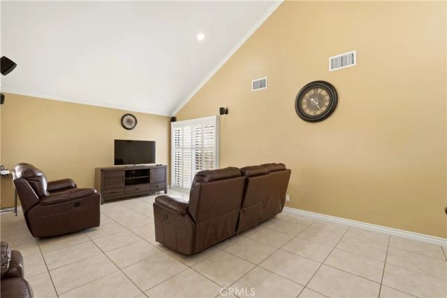 6031 S Van Ness, Los Angeles, CA 90047