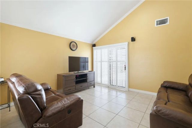 6031 S Van Ness, Los Angeles, CA 90047