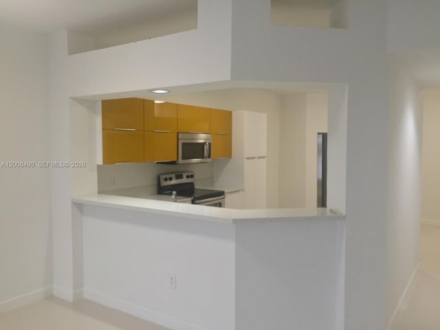 10750 NW 66th St 203, Doral, FL 33178