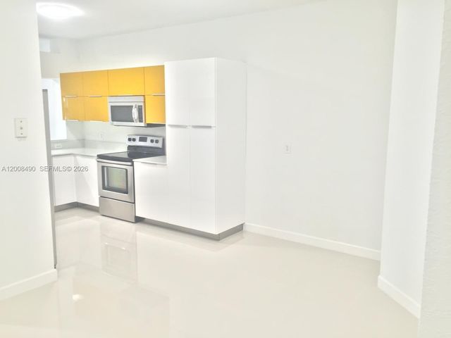 10750 NW 66th St 203, Doral, FL 33178