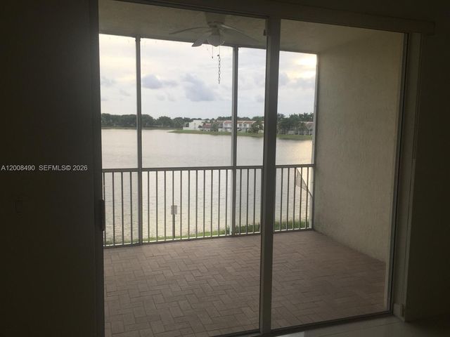 10750 NW 66th St 203, Doral, FL 33178