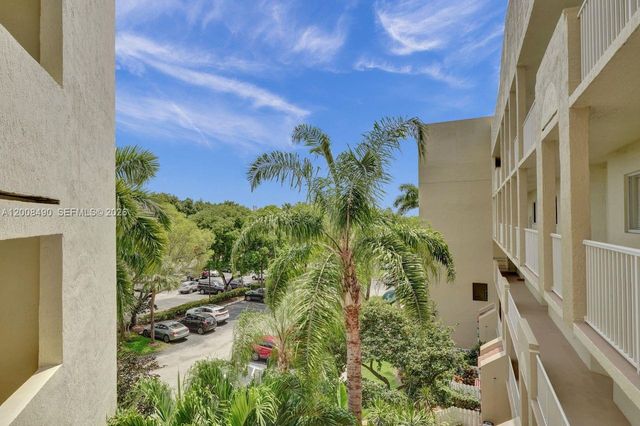 10750 NW 66th St 203, Doral, FL 33178