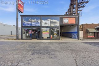 32044 Woodward Avenue, Royal Oak, MI 48073