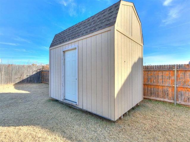 11105 NW 8th Street, Yukon, OK 73099