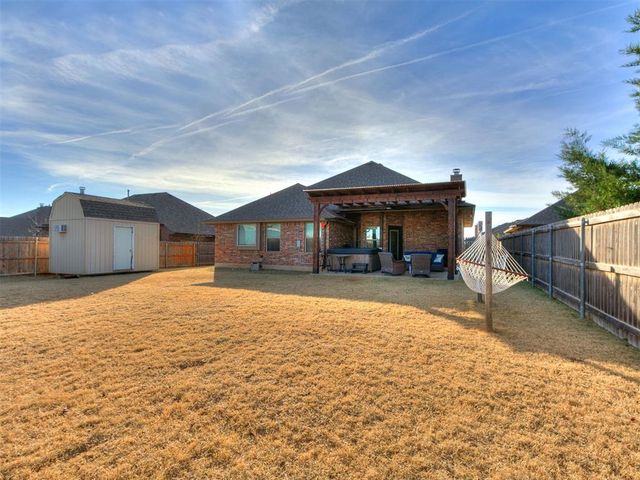 11105 NW 8th Street, Yukon, OK 73099