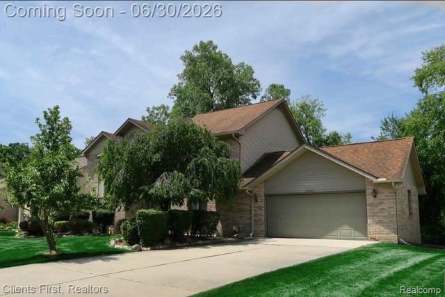 7233 OAKWOOD Drive, West Bloomfield Charter Township, MI 48322