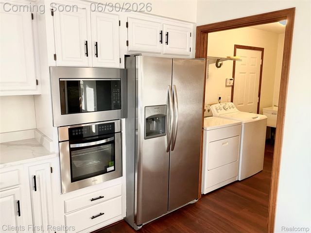 7233 OAKWOOD Drive, West Bloomfield Charter Township, MI 48322