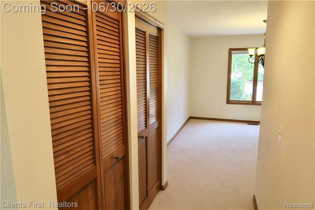 7233 OAKWOOD Drive, West Bloomfield Charter Township, MI 48322