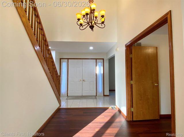 7233 OAKWOOD Drive, West Bloomfield Charter Township, MI 48322