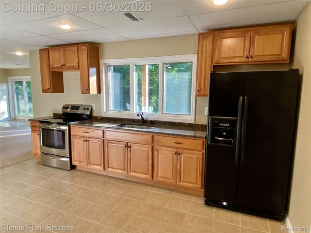 7233 OAKWOOD Drive, West Bloomfield Charter Township, MI 48322
