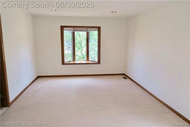 7233 OAKWOOD Drive, West Bloomfield Charter Township, MI 48322