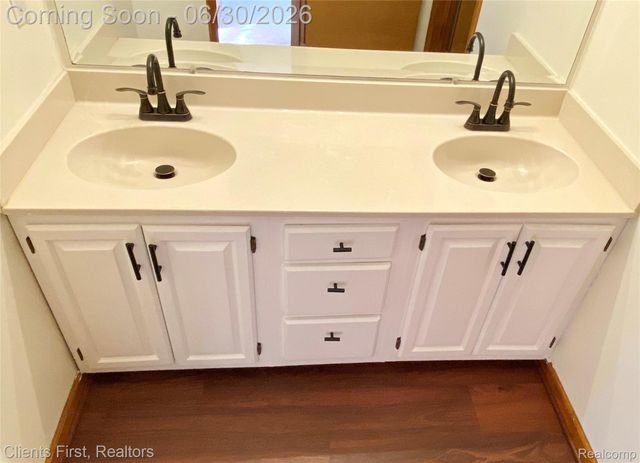 7233 OAKWOOD Drive, West Bloomfield Charter Township, MI 48322