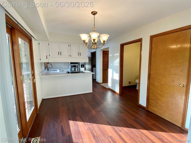 7233 OAKWOOD Drive, West Bloomfield Charter Township, MI 48322