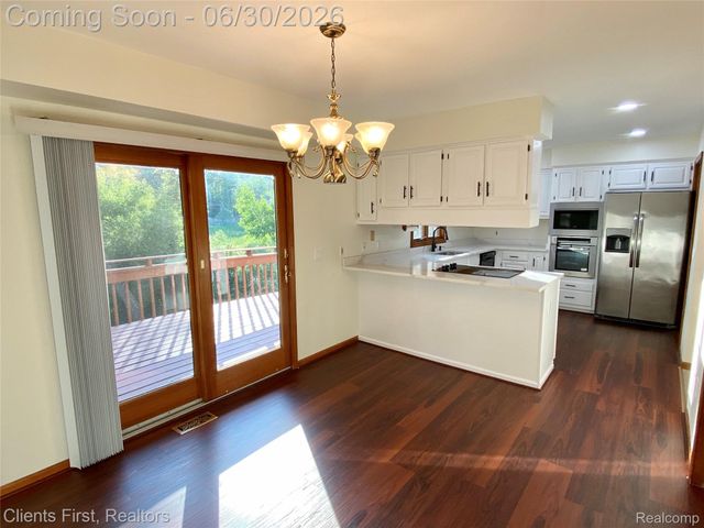 7233 OAKWOOD Drive, West Bloomfield Charter Township, MI 48322