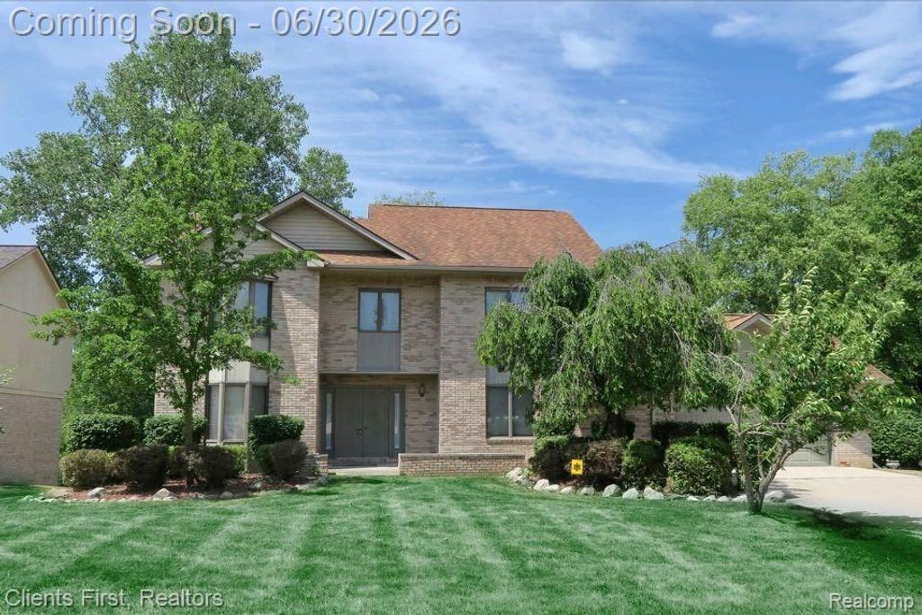 7233 OAKWOOD Drive, West Bloomfield Charter Township, MI 48322