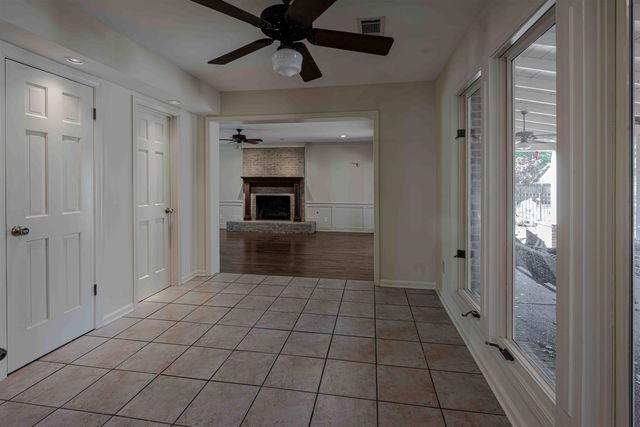 947 ROLLING OAKS LN, Collierville, TN 38017