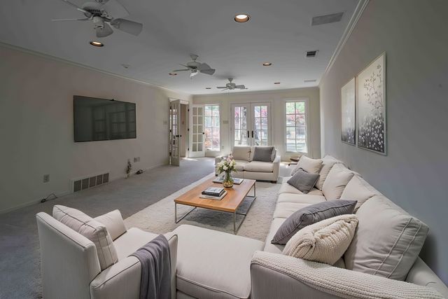 947 ROLLING OAKS LN, Collierville, TN 38017