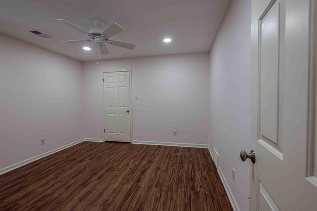 947 ROLLING OAKS LN, Collierville, TN 38017