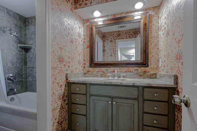 947 ROLLING OAKS LN, Collierville, TN 38017