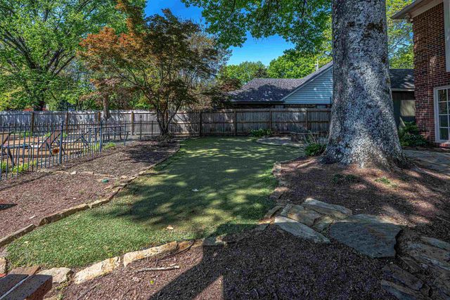 947 ROLLING OAKS LN, Collierville, TN 38017