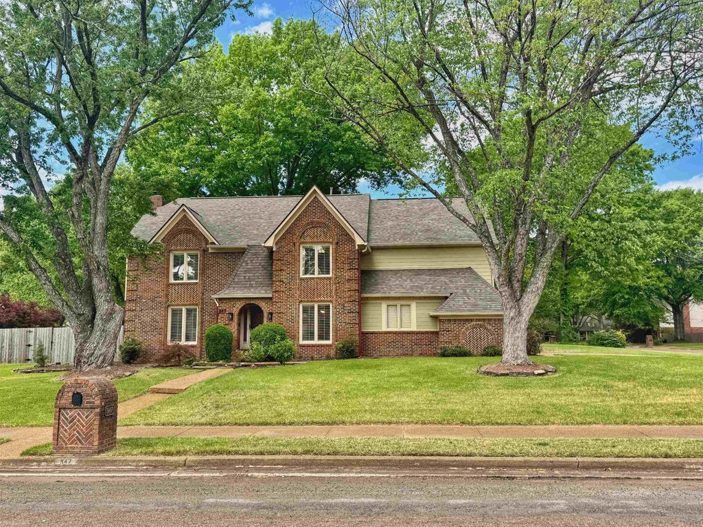 947 ROLLING OAKS LN, Collierville, TN 38017