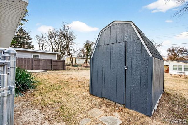 19 Marquette Drive, Florissant, MO 63031