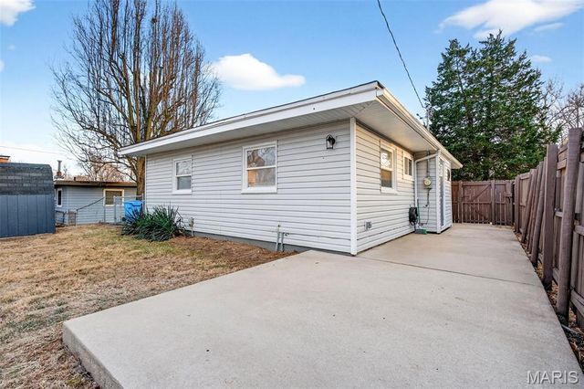 19 Marquette Drive, Florissant, MO 63031