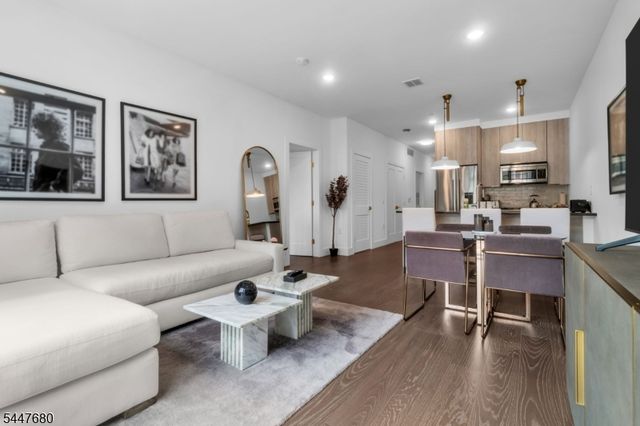 386 5Th St 204, Jersey City, NJ 07302