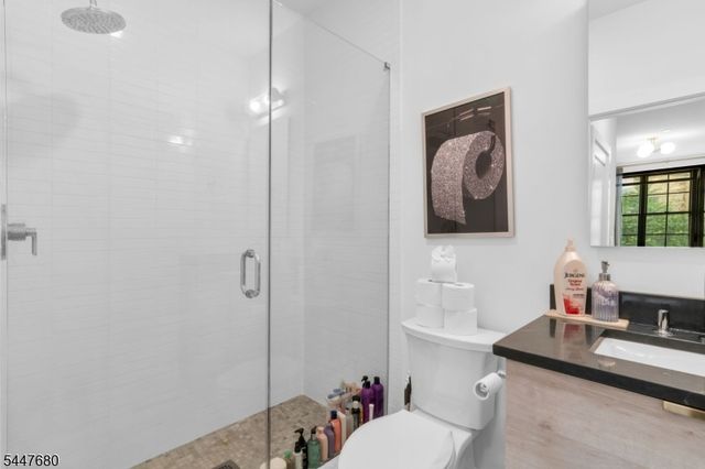 386 5Th St 204, Jersey City, NJ 07302