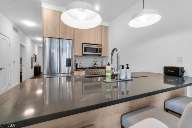 386 5Th St 204, Jersey City, NJ 07302