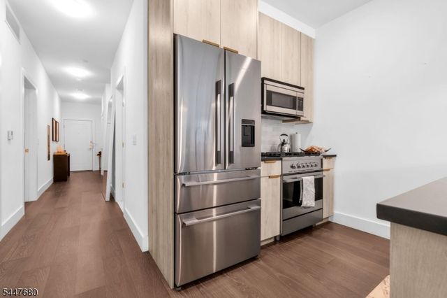 386 5Th St 204, Jersey City, NJ 07302