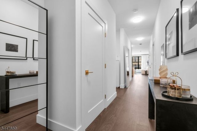 386 5Th St 204, Jersey City, NJ 07302