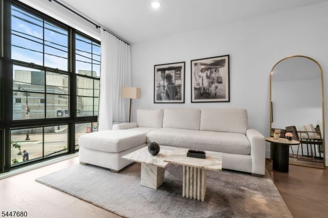 386 5Th St 204, Jersey City, NJ 07302