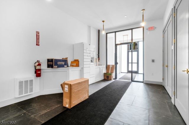 386 5Th St 204, Jersey City, NJ 07302