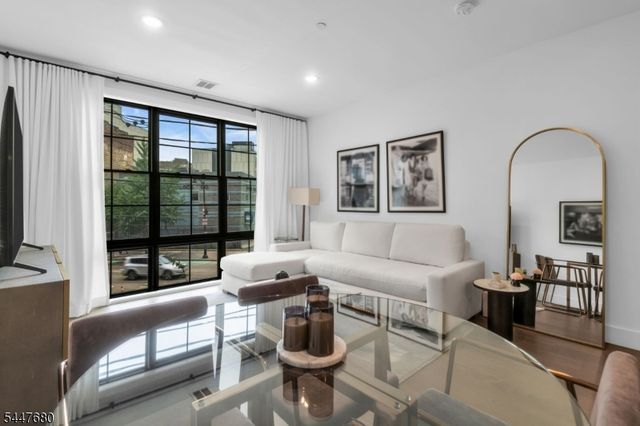 386 5Th St 204, Jersey City, NJ 07302