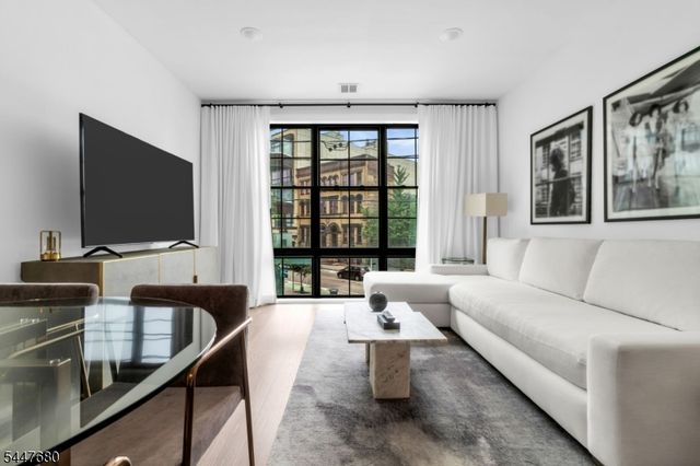 386 5Th St 204, Jersey City, NJ 07302