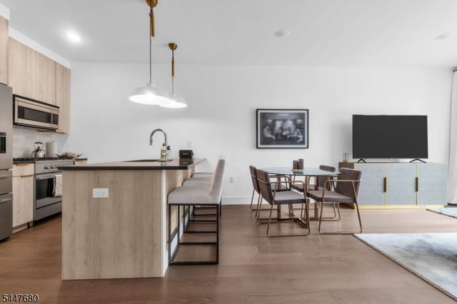 386 5Th St 204, Jersey City, NJ 07302