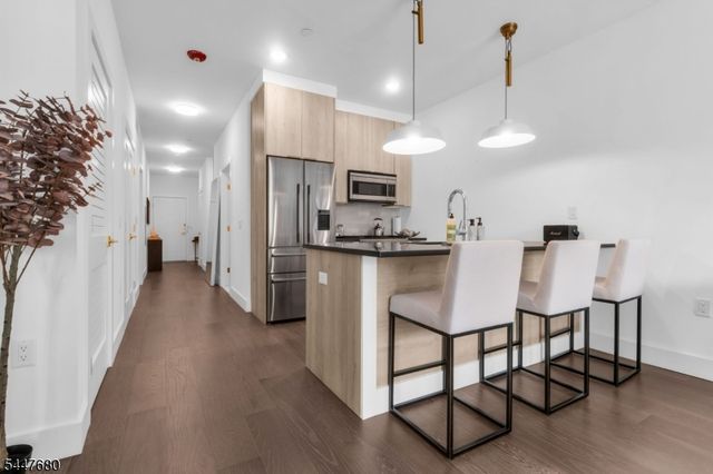386 5Th St 204, Jersey City, NJ 07302