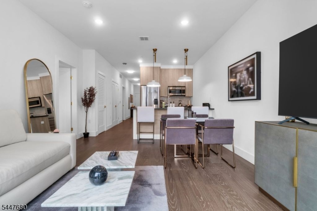 386 5Th St 204, Jersey City, NJ 07302