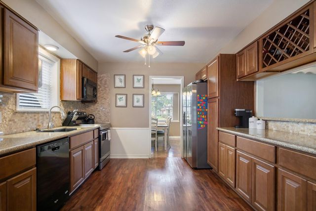 706 Yale Lane, Deer Park, TX 77536