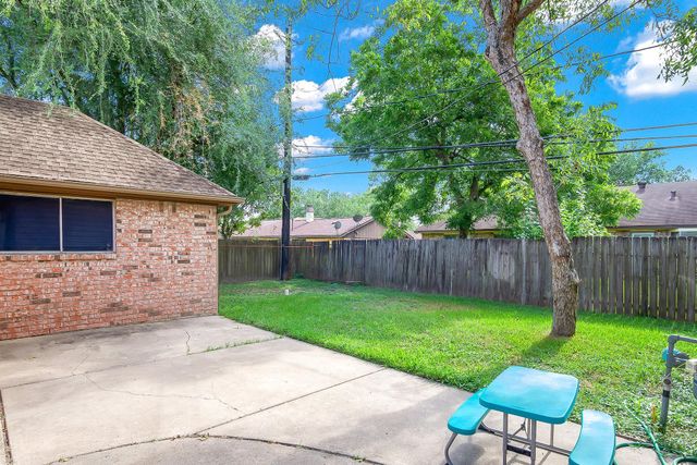 706 Yale Lane, Deer Park, TX 77536