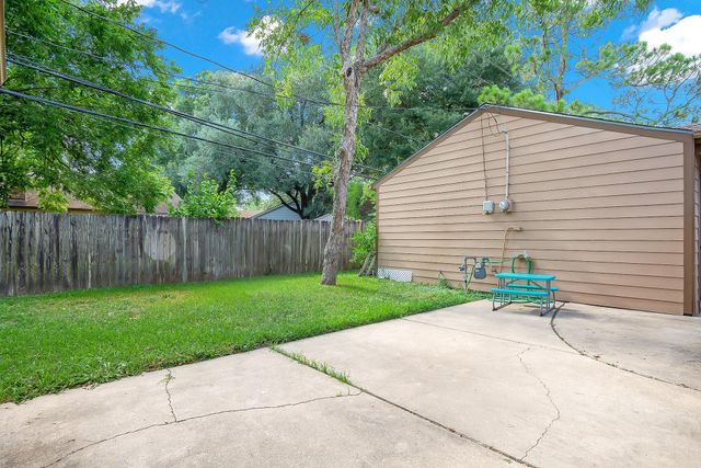 706 Yale Lane, Deer Park, TX 77536