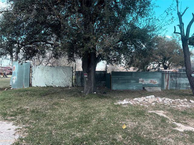 5227 Pine Avenue, Pasadena, TX 77503