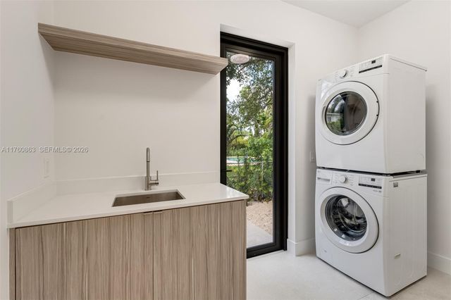 5921 SW 84th Street, South Miami, FL 33143