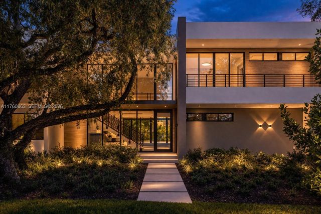 5921 SW 84th Street, South Miami, FL 33143